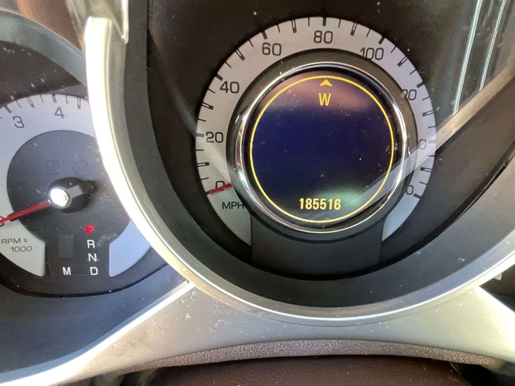 2011-cadillac-srx-image-14