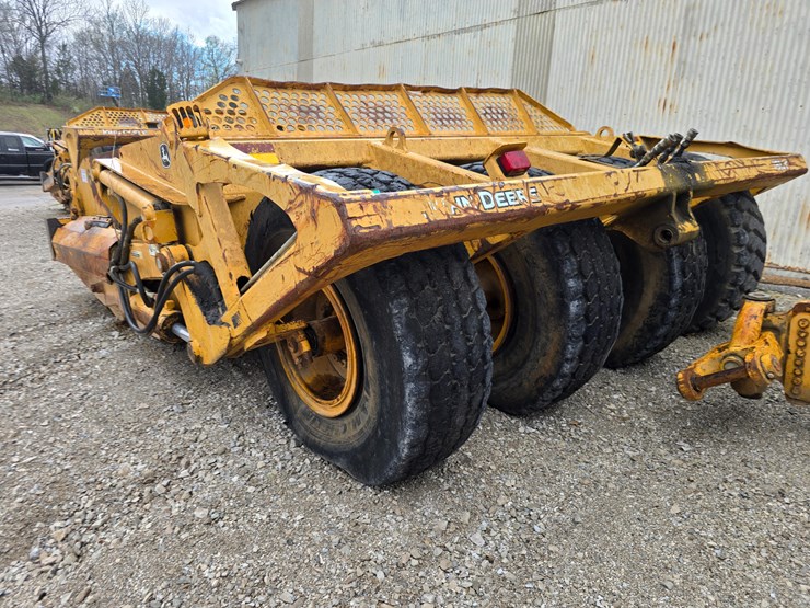 2006-deere-1812c-image-8