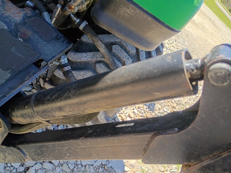 2013-john-deere-1025r-image-55