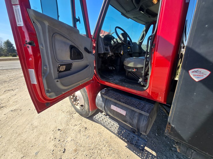 2007-international-durastar-4300-image-44