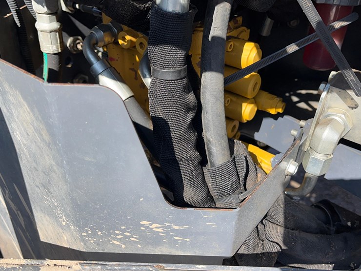 2016-kubota-m6-131-image-34