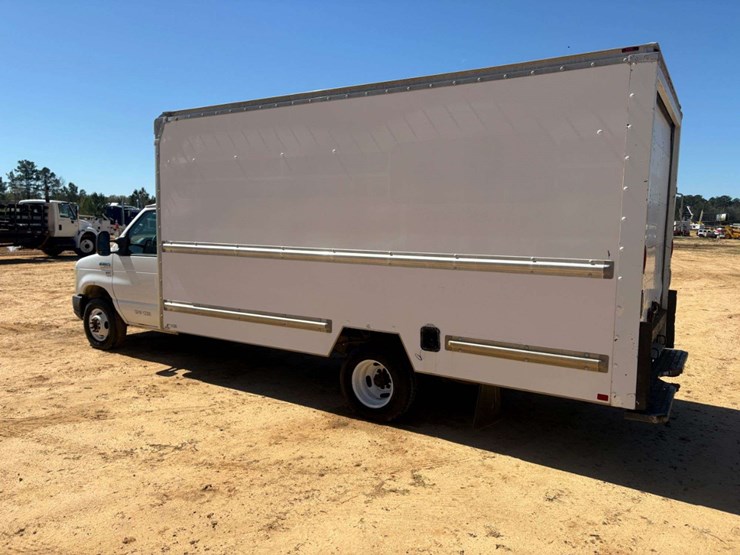 2011-ford-e350-image-3