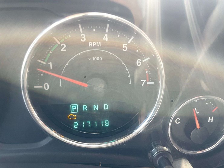 2013-jeep-wrangler-sport-image-26