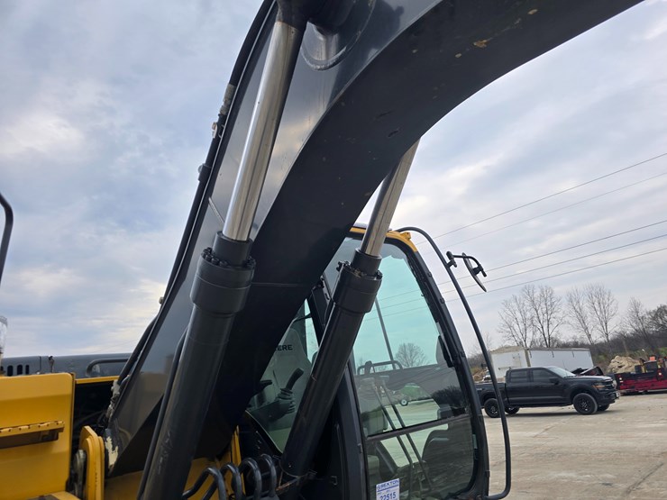 2014-deere-160g-lc-image-25