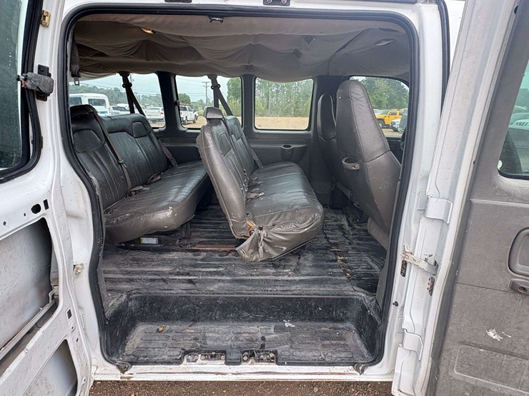 2005-chevrolet-express-3500-image-16
