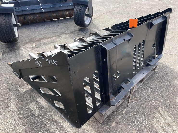 #7054-•-unused-heavy-duty-68"-skid-steer-rock-bucket-(o9)-image-6
