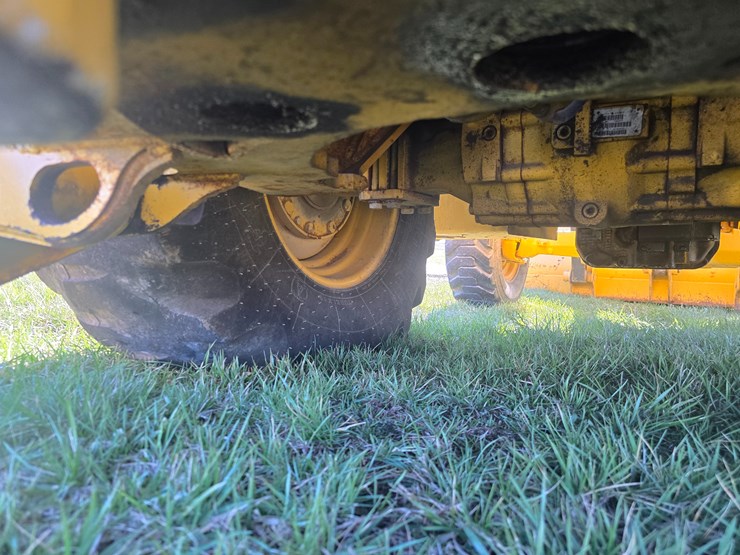 2015-deere-410l-image-50