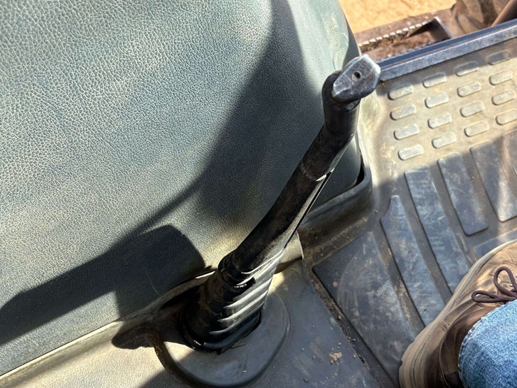 new-holland-7635-image-22