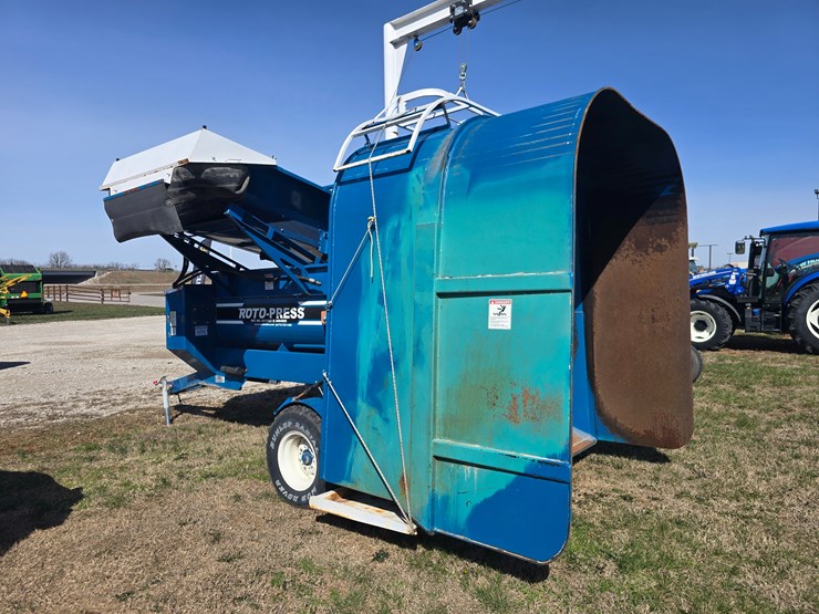 #22529-•-2015-roto-express-livestock-bedding-processor-/-bale-processor-image-3