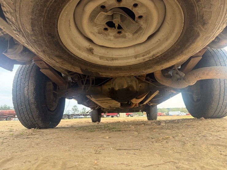 2013-ford-e350-image-12