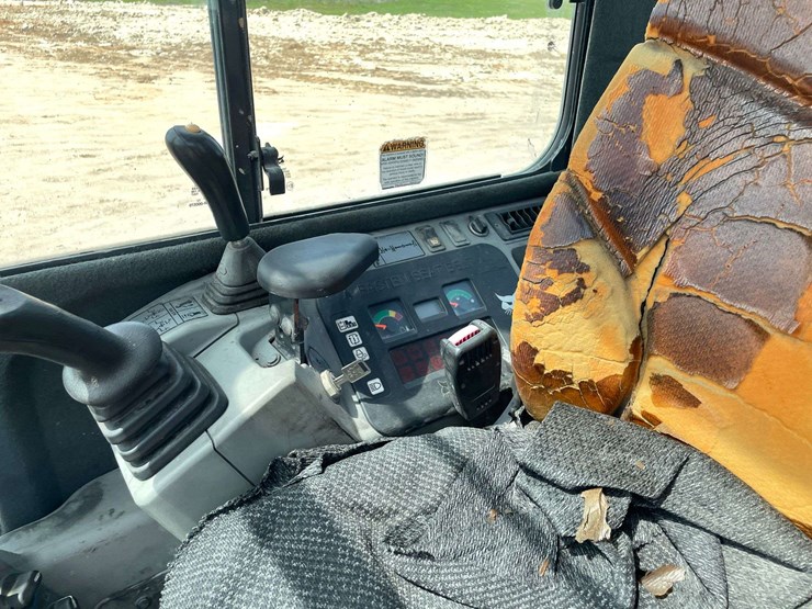 2011-bobcat-e35-image-19