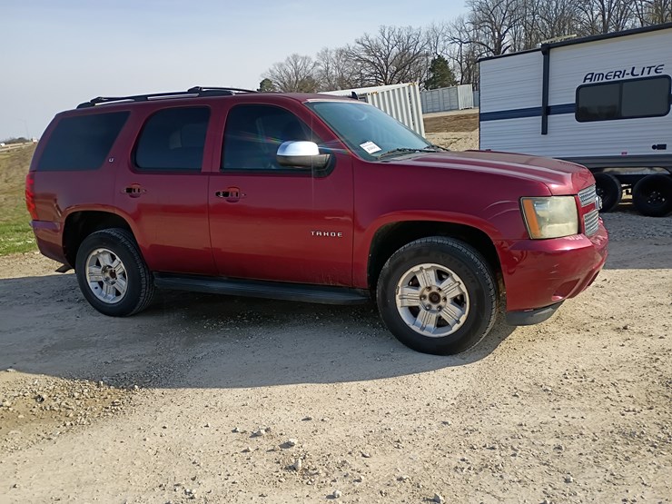 2010-chevrolet-tahoe-image-12