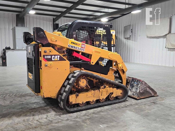 2020-caterpillar-249d-image-3