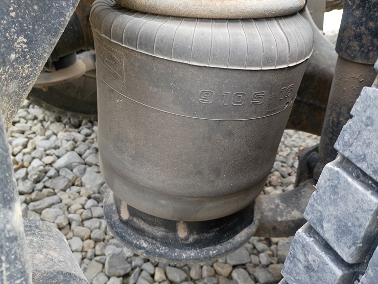 2009-freightliner-cascadia-125-image-114