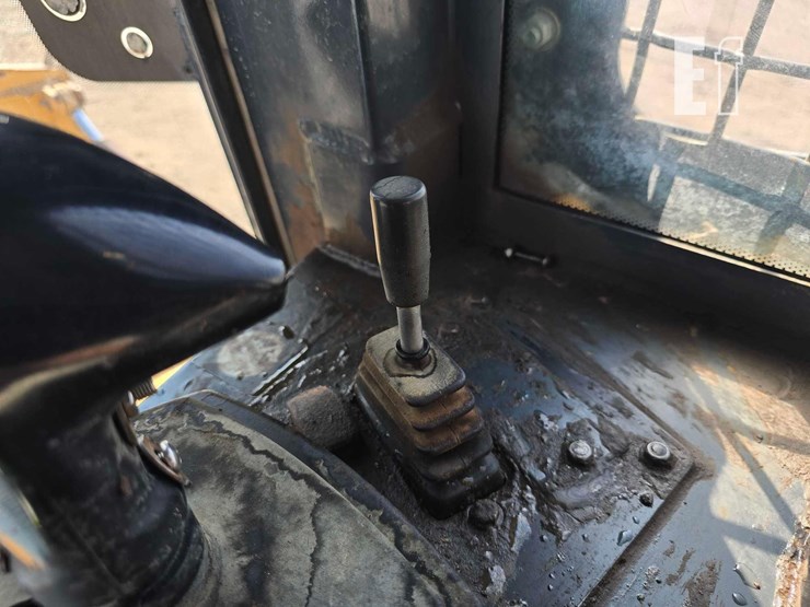 2006-deere-750j-image-22