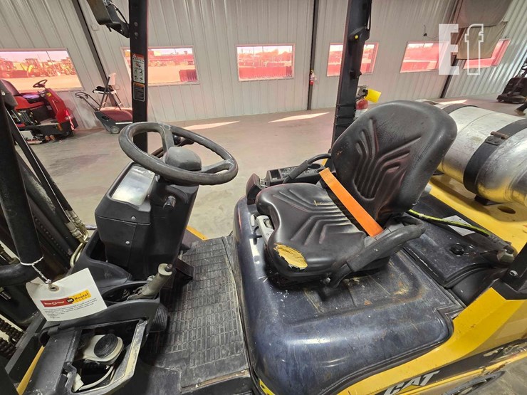 2021-caterpillar-gp25n-image-13