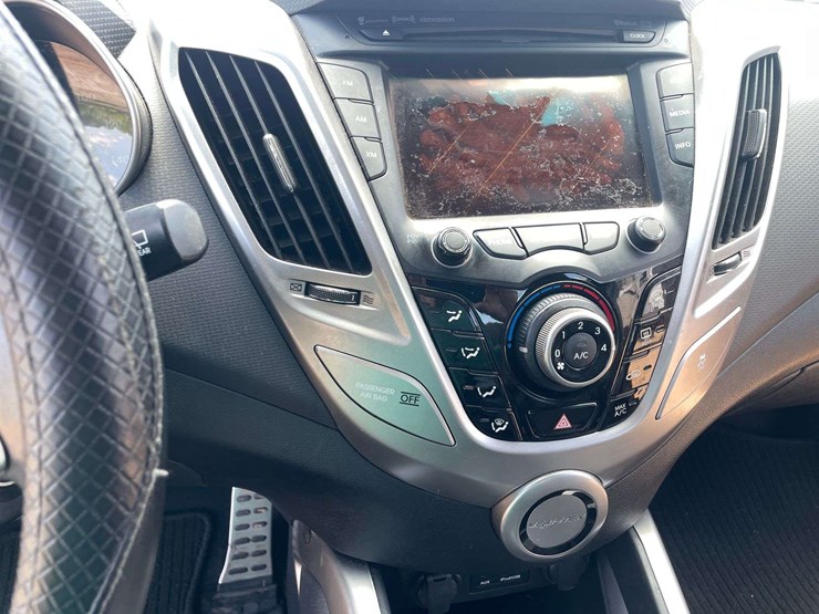 2012-hyundai-veloster-2-door-hatchback-(138,741-miles)-image-13