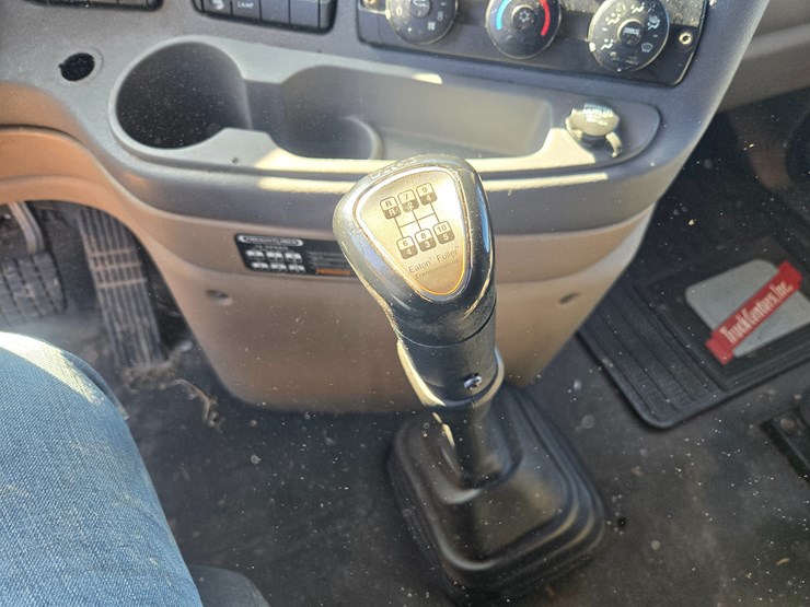 2014-freightliner-cascadia-125-image-62