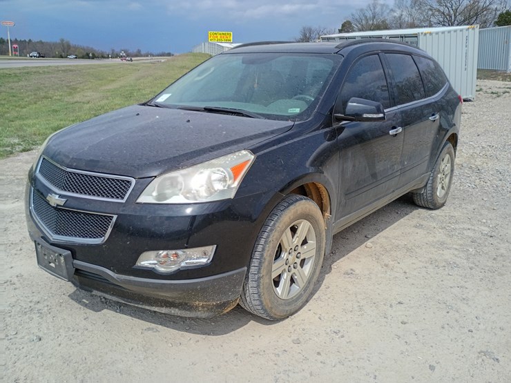 2011-chevrolet-traverse-image-1