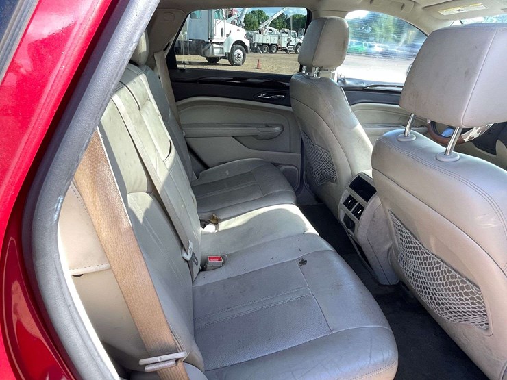 2011-cadillac-srx-image-16