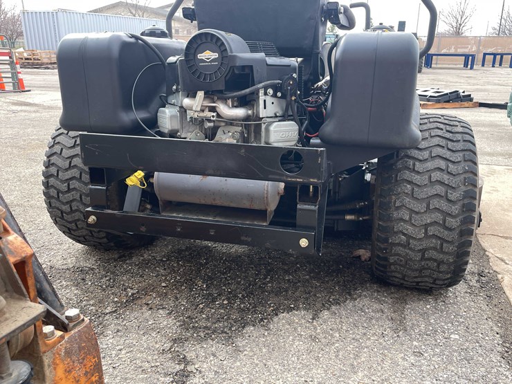 cub-cadet-tank-m72-image-21