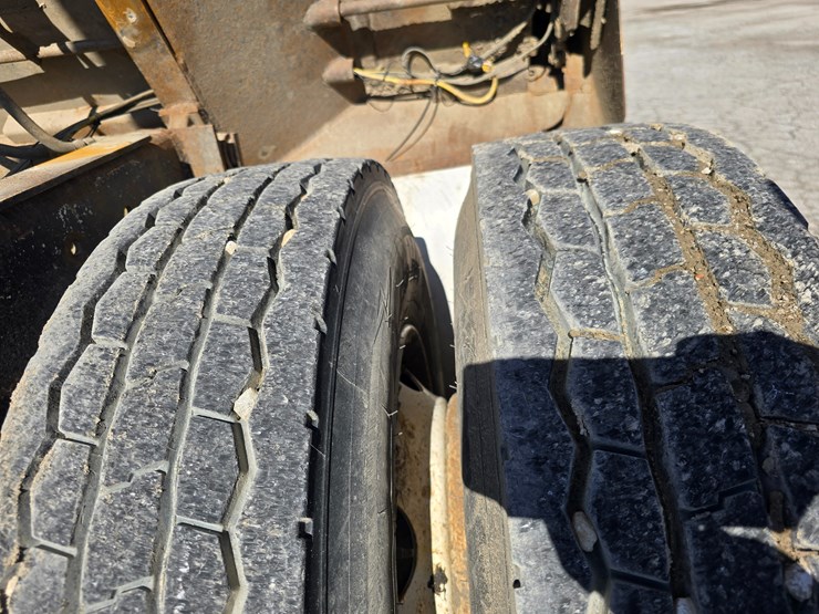 2001-mack-rd688s-image-83