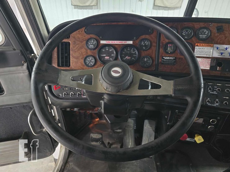 2004-peterbilt-378-image-10