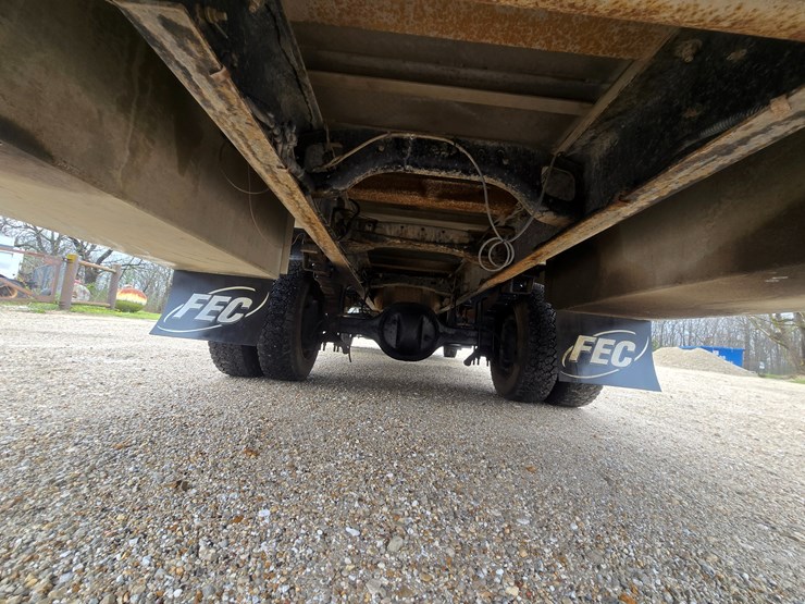 2010-freightliner-m2-106-image-85