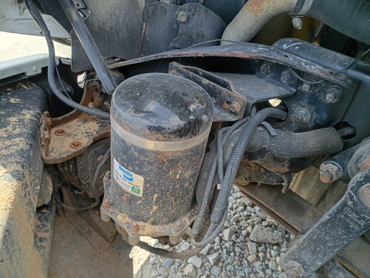 2009-freightliner-cascadia-125-image-21