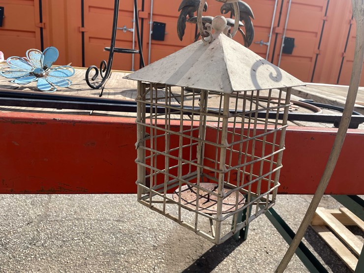 #7026-•-(8)-pieces-yard-art-decorations-(o4)-image-3