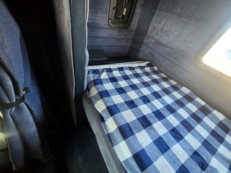 1996-peterbilt-377-image-72