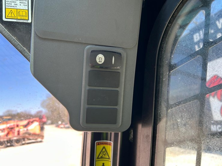 caterpillar-246c-image-21