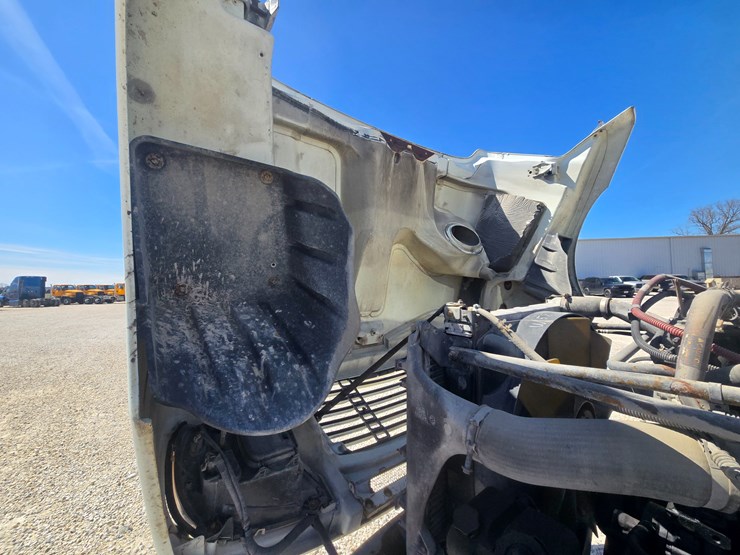 2006-freightliner-columbia-120-image-36