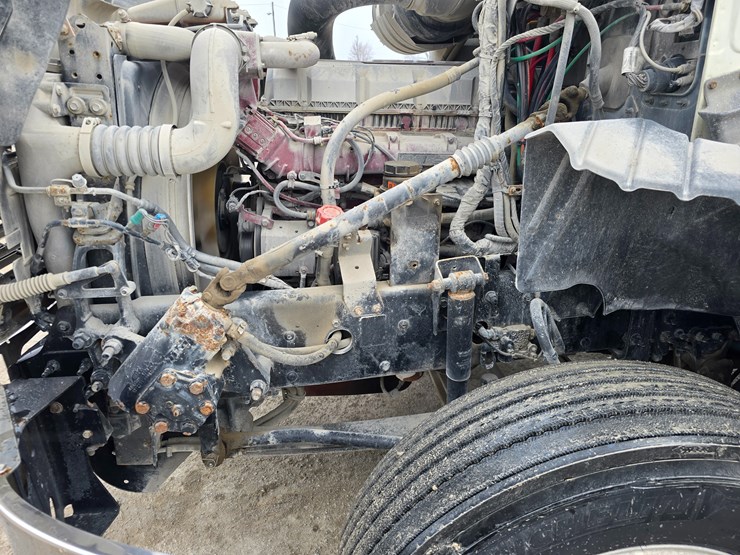 #22593-•-2016-mack-cxu613-pinnacle-sleeper-truck-image-16