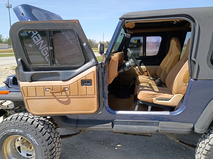 1993-jeep-wrangler-image-29