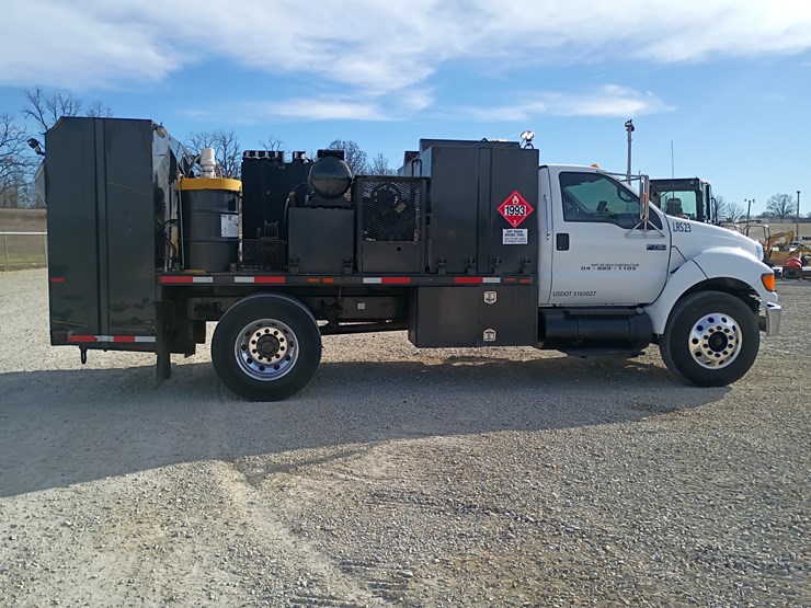 2005-ford-f750-image-13