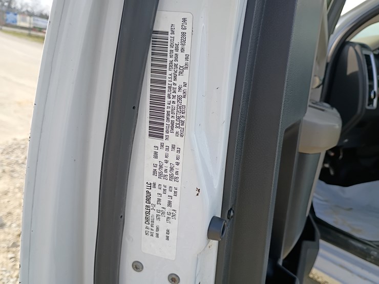 2012-dodge-1500-image-32