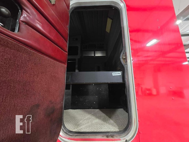 2002-peterbilt-378-image-22