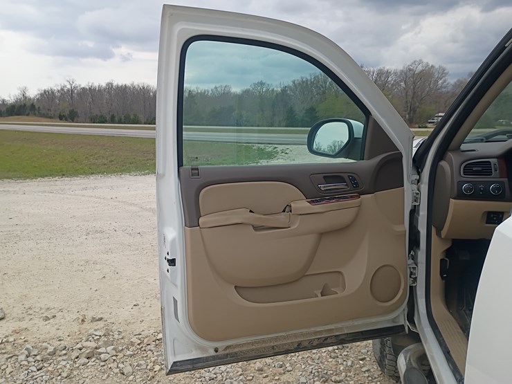 2013-chevrolet-2500-image-28