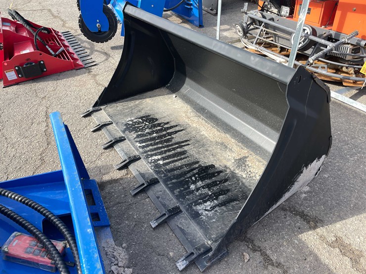 #7060-•-unused-63-case-new-holland-tractor-tooth-bucket-(o9)-image-7