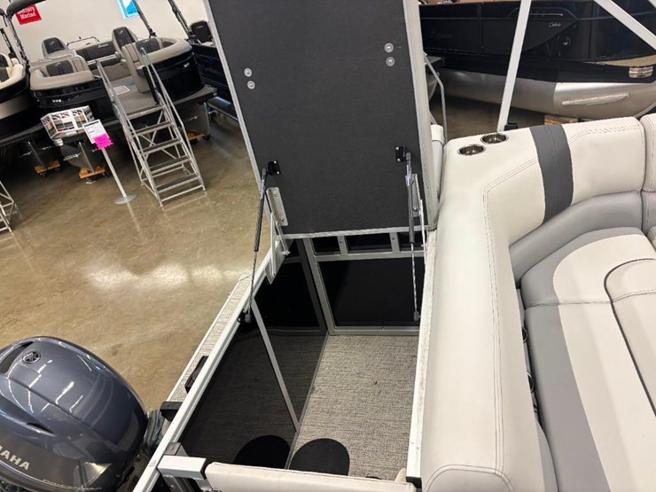 2025-g3-suncatcher-select-18c-pontoon-image-28