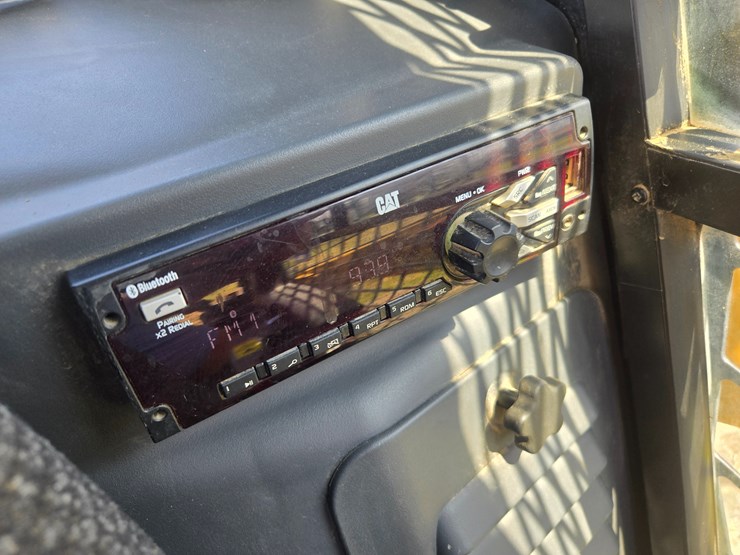 2018-caterpillar-299d2-image-47