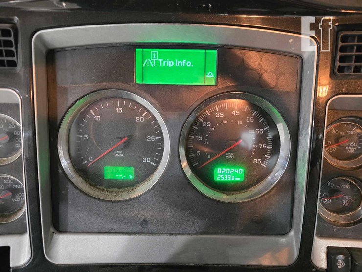 2012-kenworth-t800-image-11