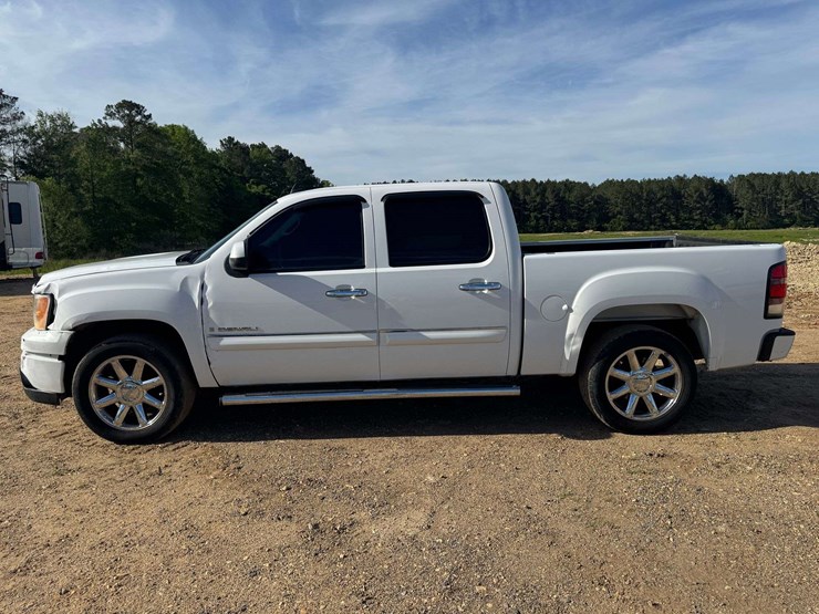 2007-gmc-sierra-1500-denali-image-8