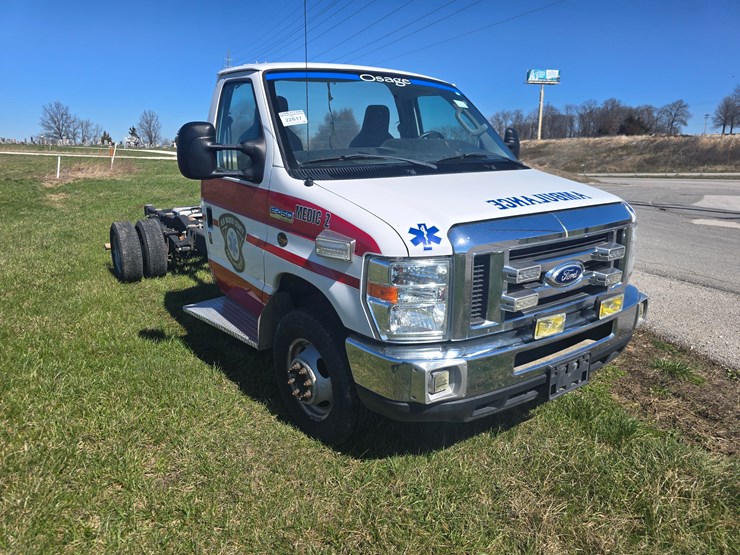 2016-ford-e450-image-16