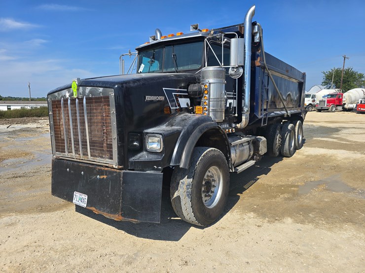 #21305-•-2003-kenworth-dump-truck-image-1