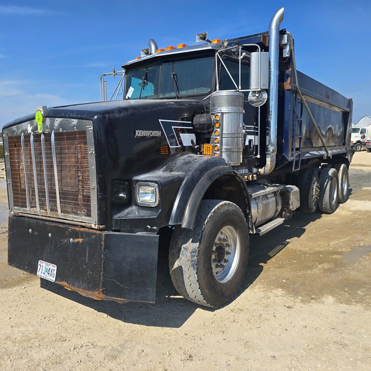 #21305 • 2003 Kenworth Dump Truck