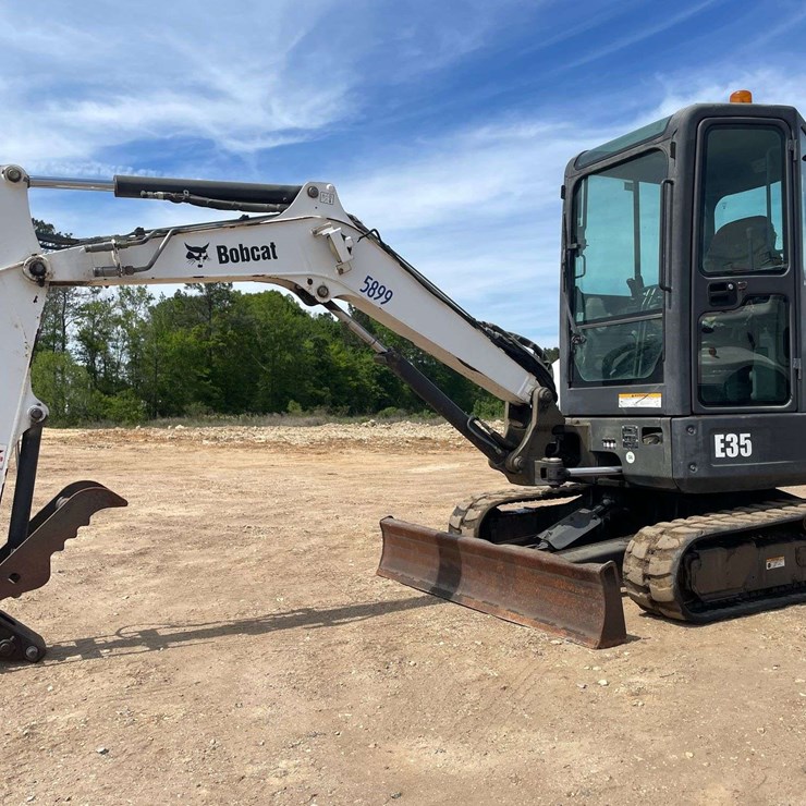 2011 BOBCAT E35