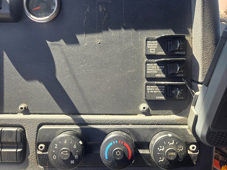 2014-freightliner-cascadia-125-image-64