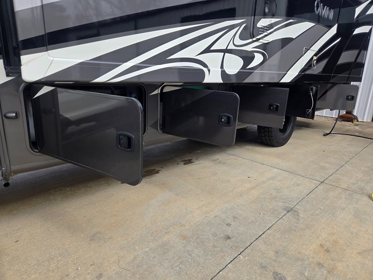 2020-ford-f550-image-110